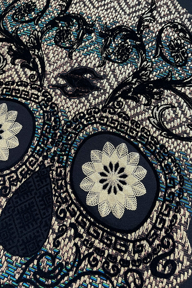 SUDADERA GRUESA CON CAPUCHA NIÑA CALAVERA DORADA